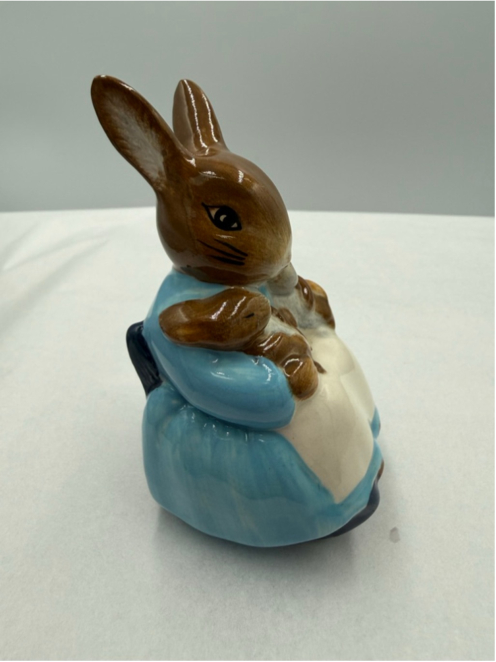 Beswick Mrs. Rabbit and Bunnies Figurine | Beatrix Potter | Schmid - Picture 8 of 12